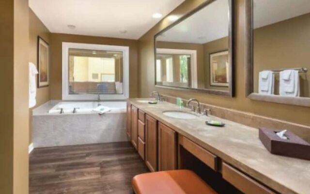 Private One Bedroom Condo on Golf Course, free parking