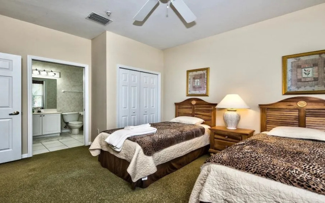 Solterra Vacation Rental: Luxury 3-BR Condo with Lake & Golf Views. Access to Luxury Pool, Hot Tub, and Golf Courses at Lely Resort. Close to Naples Beaches, 5th Avenue S, and Marco Island