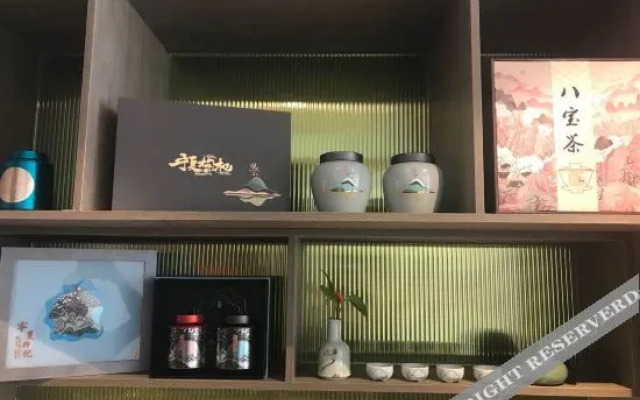 Junlan Yuejing Hotel (Yinchuan Yuehaiwan CBD Lanshan Park)