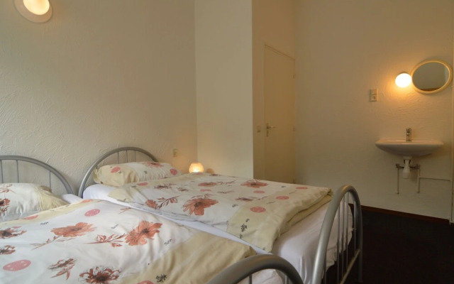 Snug Apartment in Schin op Geul Near Public Pool