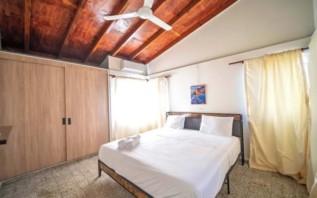 Colonial 2BR Apartment 2mins Walk to Beach!