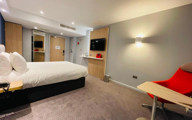 Holiday Inn Express Cheltenham by IHG