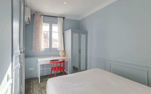 Artistic 3 Bedroom Flat With Balcony In Gracia