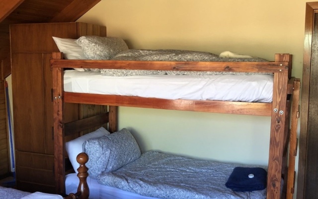 Alpine Stag Lodge Unit 2 – Guest Rooms – Merrijig