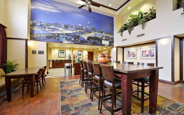 Hampton Inn & Suites Muncie