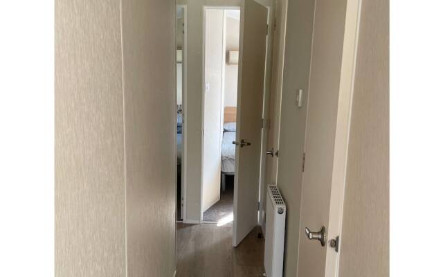 Caravan - Sleeps 6 & Parking