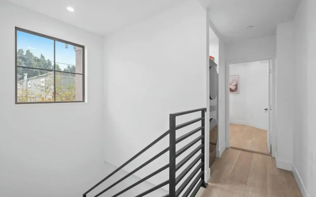 Not Affected by the Fire/modern 5BR Home With Full Amenities & Parking #2