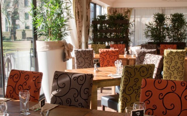The Riverside House Hotel