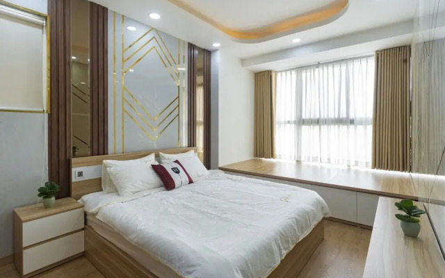 Midtown The Peak Apartment by VnHouse