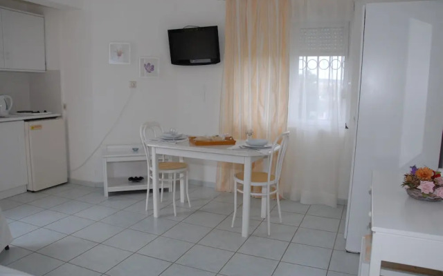 Villa Fleria Seaside Studios & Apts