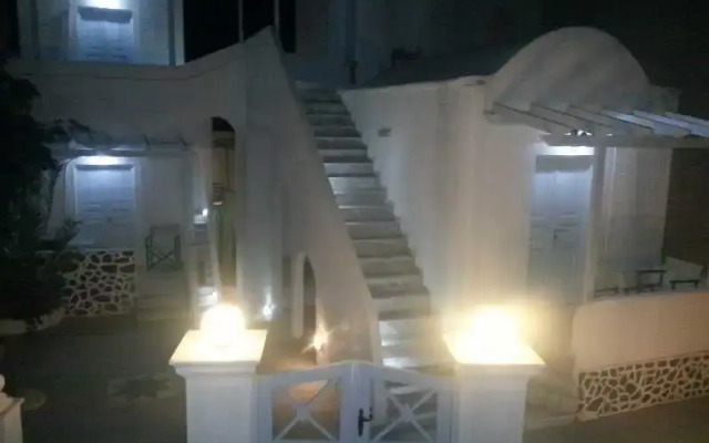 Angels In Fira Hotel