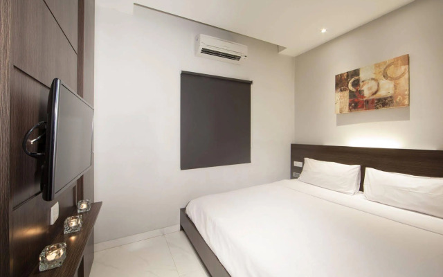 OYO Flagship 90726 The Regia Cihampelas Hotel Band