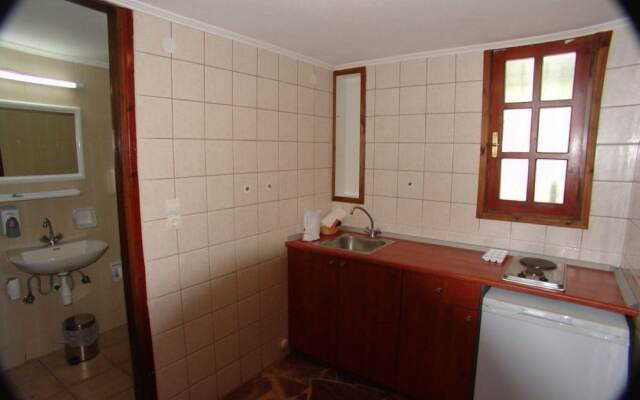 Anavaloussa Apartments