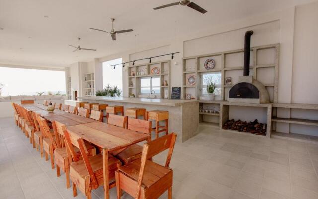 Topia Retreat - Surf Suite Sur