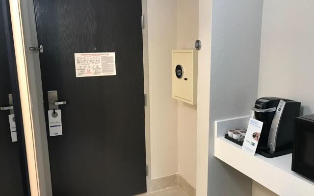 Holiday Inn Express Naples South I-75 by IHG