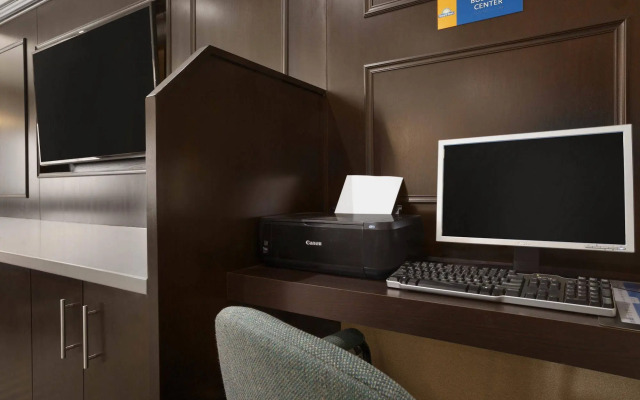 Spark by Hilton Woodstock