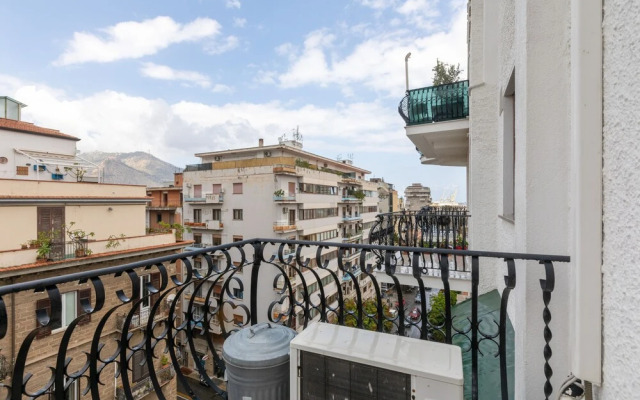 Politeama Lovely Apartment With Balcony
