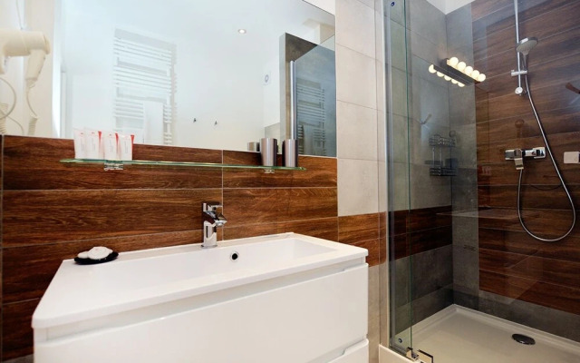 Golden Sun Apartments - Port