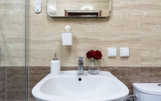 Bently Apartments - Retreat by the River