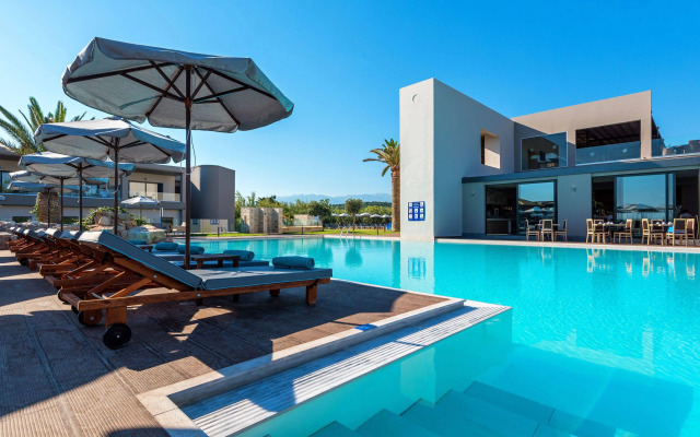 Solimar Aquamarine Resort