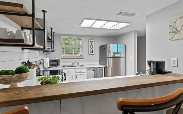Modern 2br Condo in the Smokys!