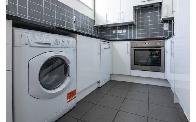 1 Bedroom in Kew Gardens - Clarendon Garden