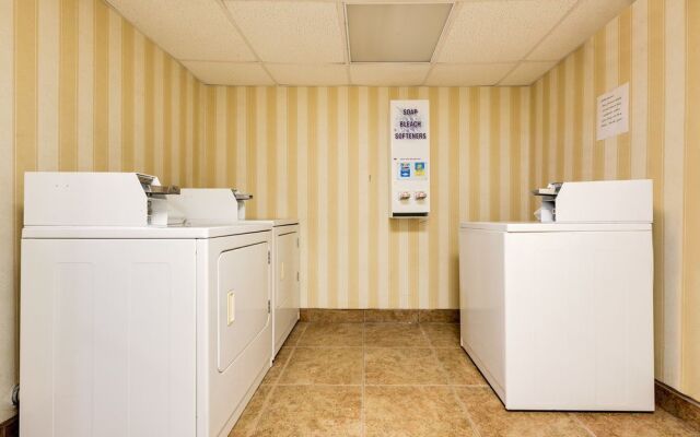 Ramada by Wyndham Cleveland Airport West