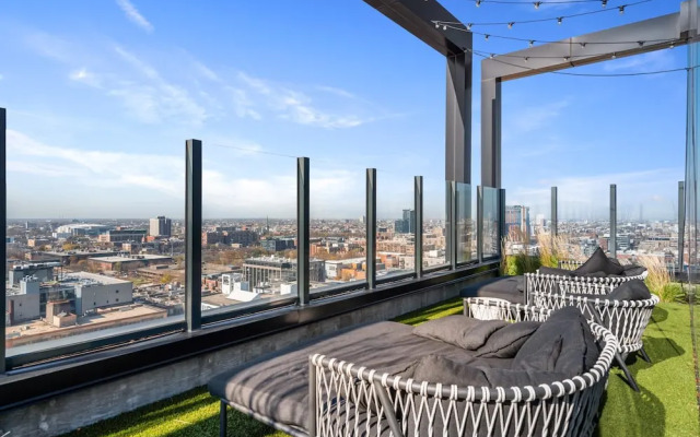 Prime Location 2BR Balcony Restful Night