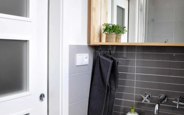 Central-Modern-Apartment