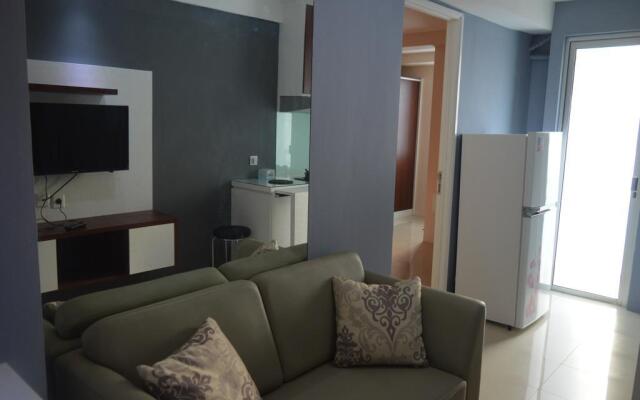 Roomku at Bassura City Apartment