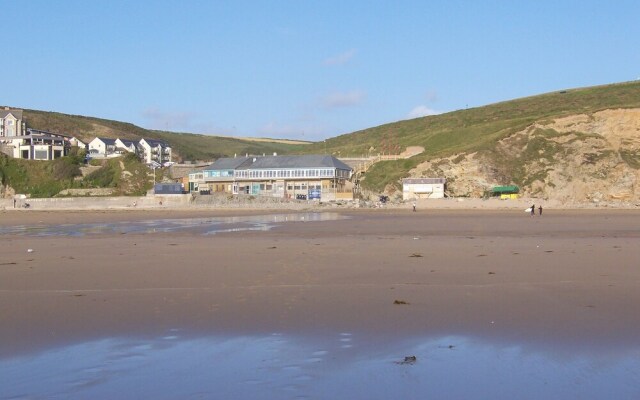 The Beach House & Porth  Sands Apartments