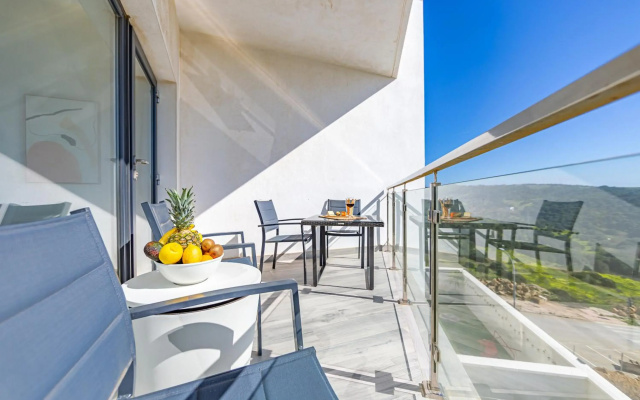Vistas al Estrecho y Piscina - SimplyTarifa