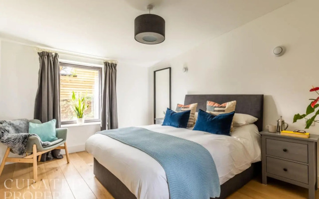 Stunning 5 Bedroom New Build With Amazing Views