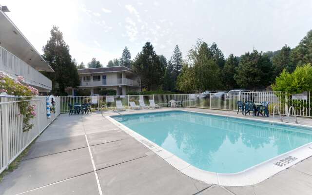 Motel 6 Weed - Mount Shasta