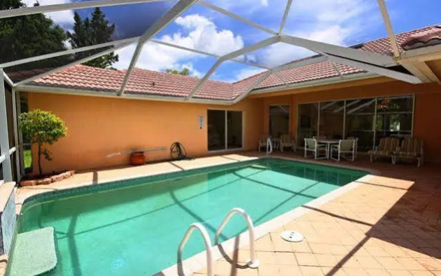 Universal Vacations Naples