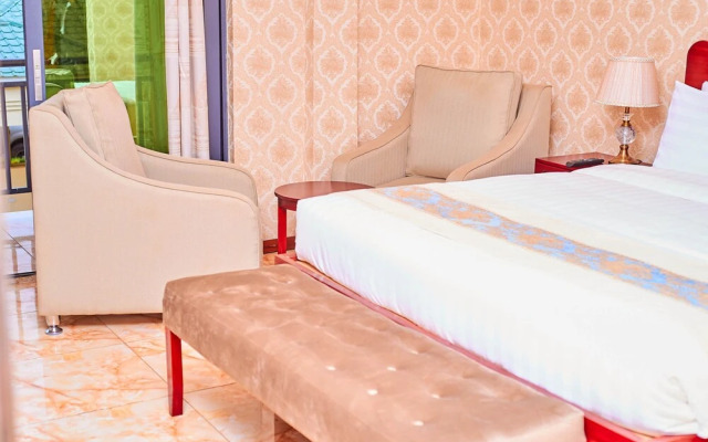 white Palace Hotel