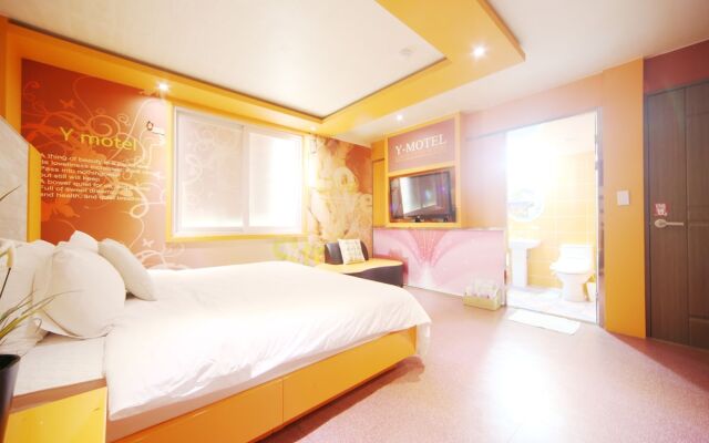 Rhea hotel