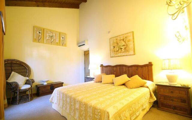 Casa Bruella - Walk to beach Pool WiFi and BBQ