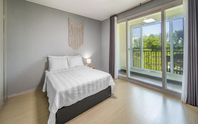 Jeju Timberhouse Pension