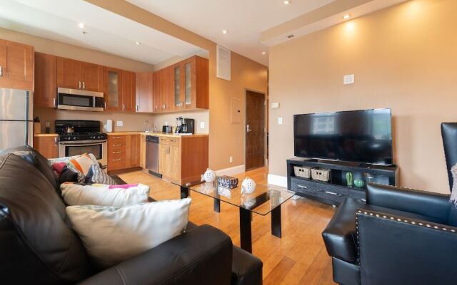 Pelicanstay in Boston Bay Village