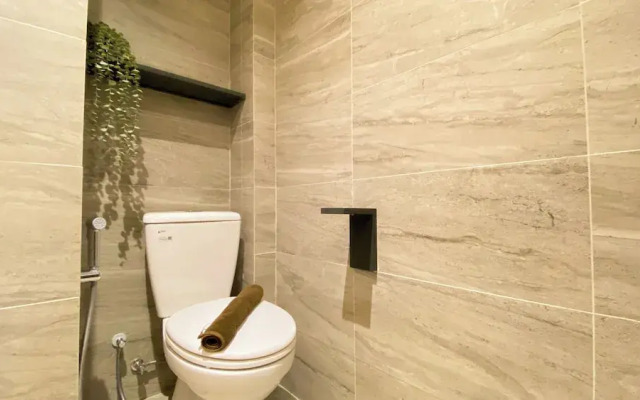 Elegant 2BR Loft Garden Villa at Collins Boulevard Apartment