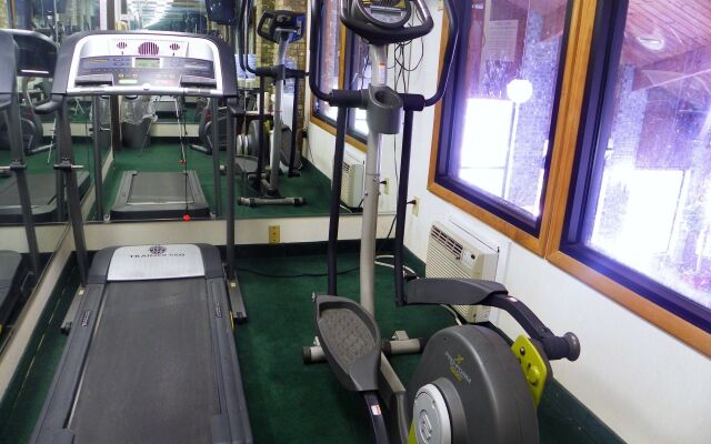 Royalton Inn & Suites