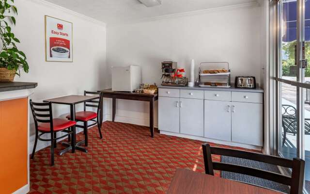 Econo Lodge Lee - Great Barrington