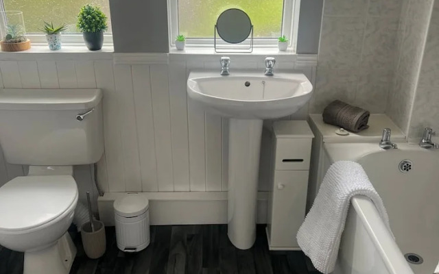 Comfortable 3 Bedroom House-ng5,sleeps 5