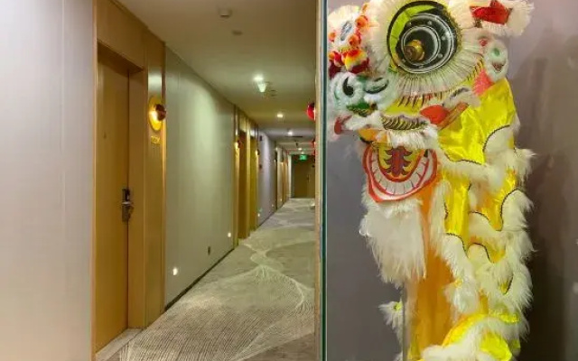 LOCALS HOTELS (Guangzhou East Railway Station Linhexi Metro Station Branch)