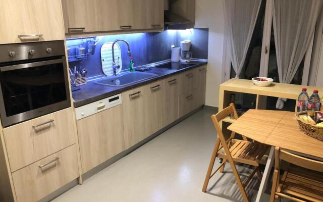 Classy lux apt w/ sea view, garden, parking