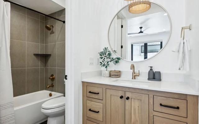 Break Point 6 Bedroom Home