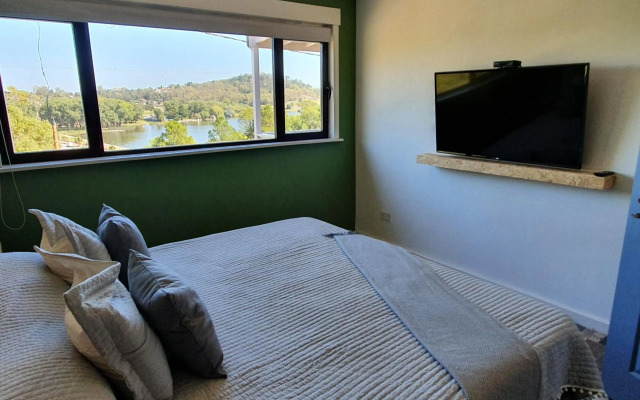 al pie de las sierras en villa del lago