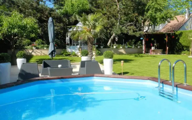 LA Villa de la Gondoire