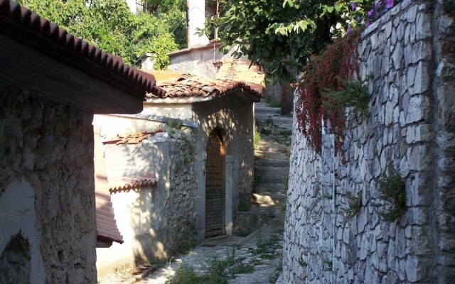 Diavatiko Traditional Apartments